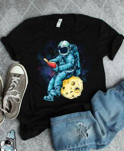 Astronaut Reading T Shirt EP3A0